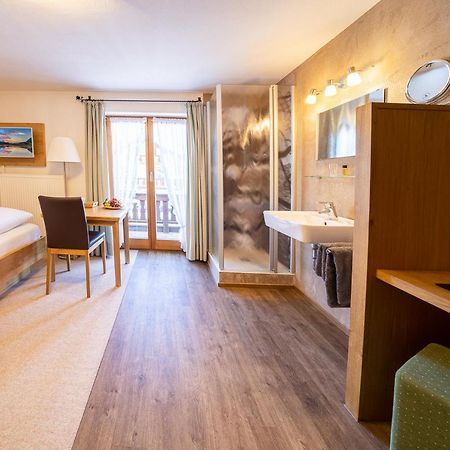 Fruehstueckspension Gaestehaus Zum Weissen Roessl فوالغو المظهر الخارجي الصورة