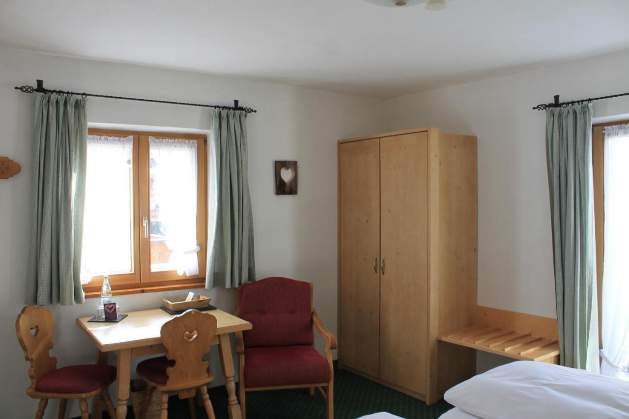 Fruehstueckspension Gaestehaus Zum Weissen Roessl فوالغو المظهر الخارجي الصورة