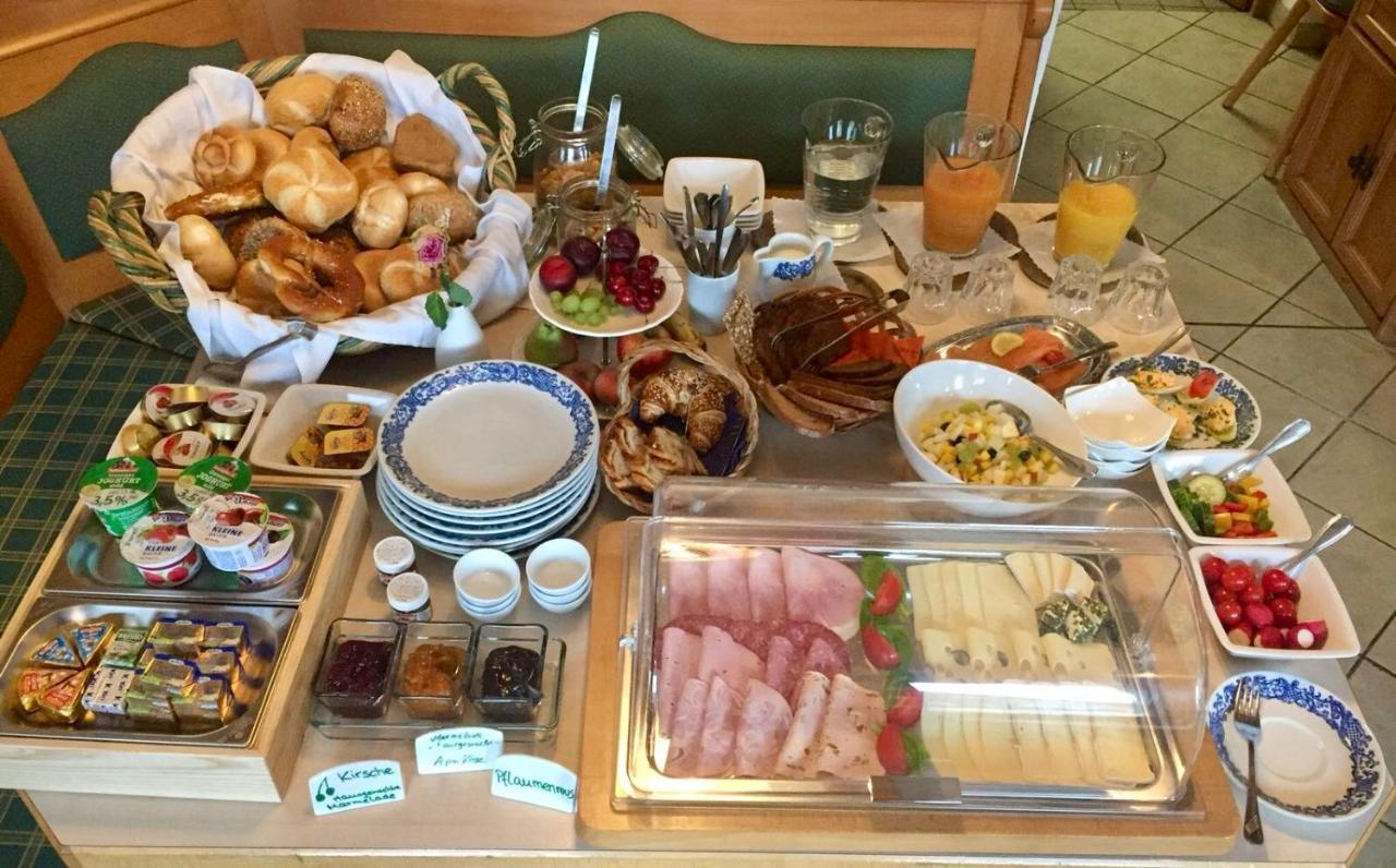 Fruehstueckspension Gaestehaus Zum Weissen Roessl فوالغو المظهر الخارجي الصورة