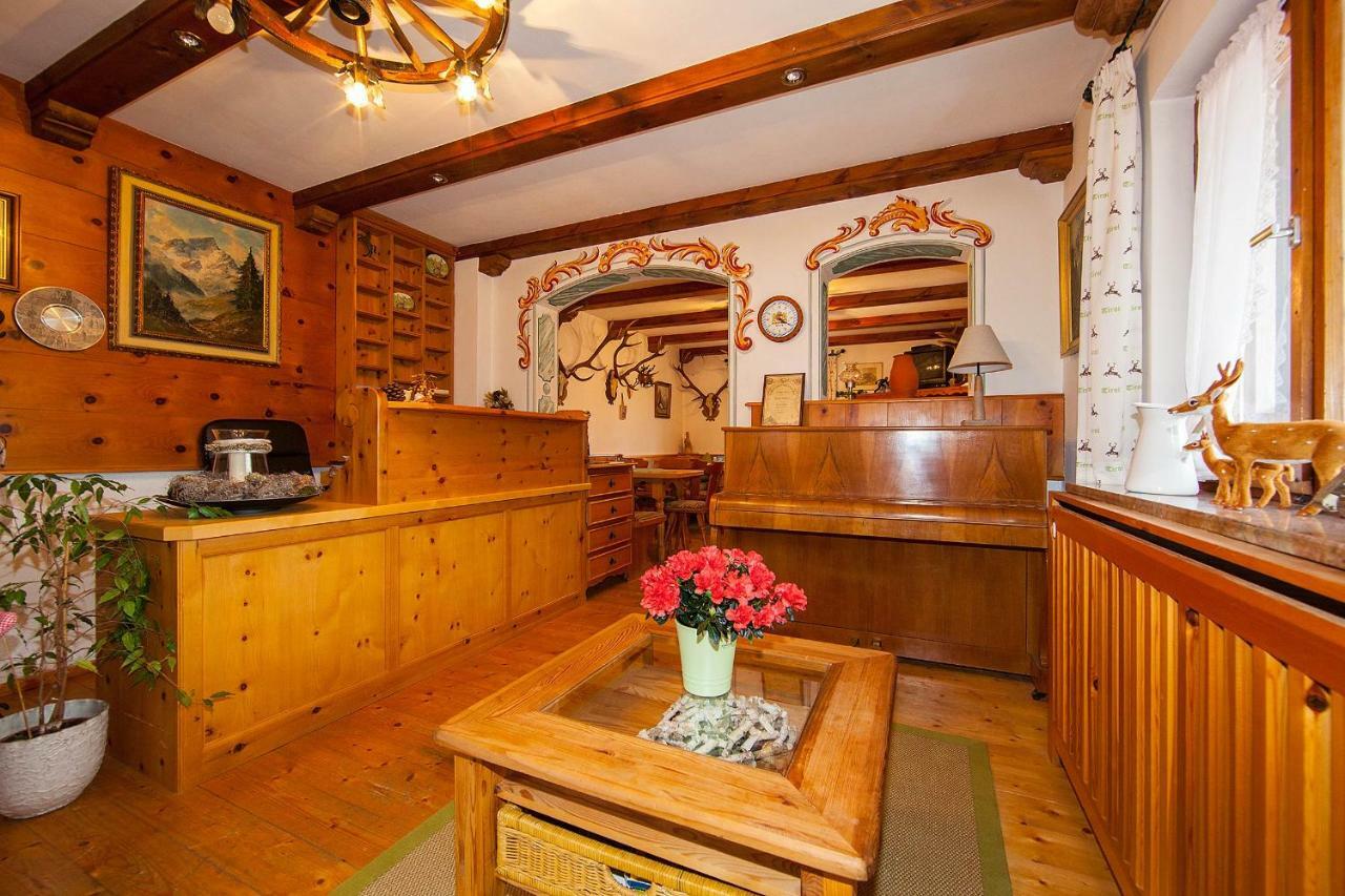 Fruehstueckspension Gaestehaus Zum Weissen Roessl فوالغو المظهر الخارجي الصورة
